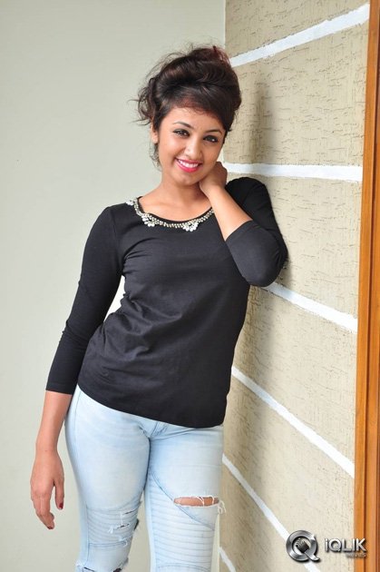 Tejaswi-Madivada-at-Kerintha-Movie-Success-Meet